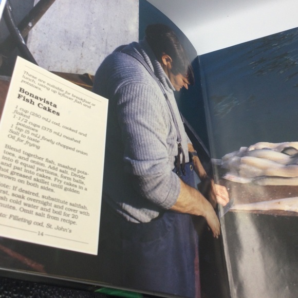 Newfoundland Pictorial Cookbook East Coast Recipes and Photos Hardcover 1990 - Picture 2 of 14